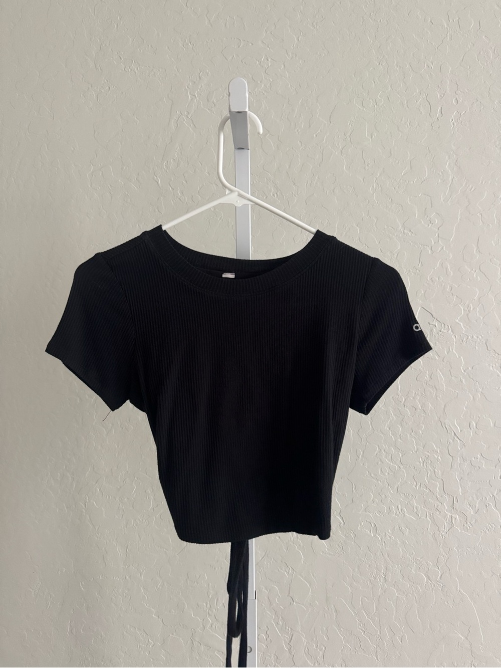 ALO Yoga Black Ribbed Short Sleeve Crop Top
